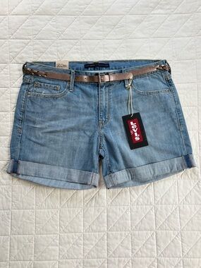 NWT Levi’s Boyfriend Denim Shorts - Women’s Size 10 US Medium Wash Includes Belt